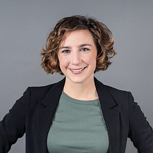 Mit meiner Expertise unterstütze ich Sie bei Ihren individuellen Fragestellungen rund um die Beantragung einer Aufenthalts- und Beschäftigungserlaubnis. 