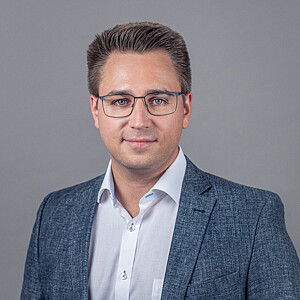  Als Förderexperte in den Bereichen Produktion, Investition und Digitalisierung betreue ich diesbezügliche Projekte von der Einreichung über die Beurteilung und Projektbegleitung bis zum Projektabschluss und stehe Ihnen für Beratungen zur Verfügung. 