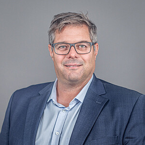 Gemeinsam mit meinem Team bin ich für das Management und die strategische Entwicklung unseres Immobilienportfolios zuständig.