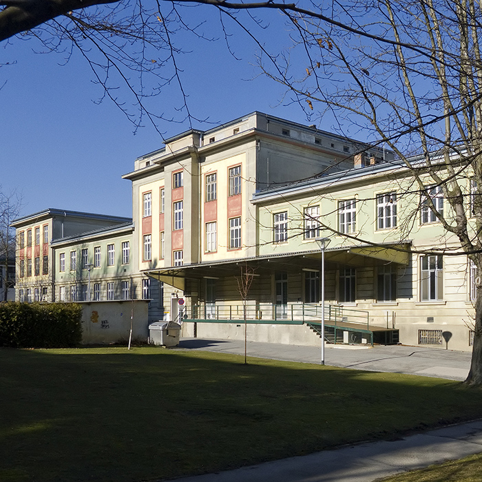 Semmelweisklinik: Das Gebäude der Semmelweisklinik von außen. 